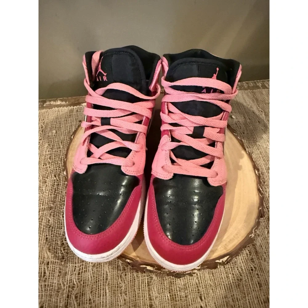 Nike Air Jordan 1‎ Mid GS Coral Pink Black 554725 662 Kids 6Y  Women's 7.5 8
